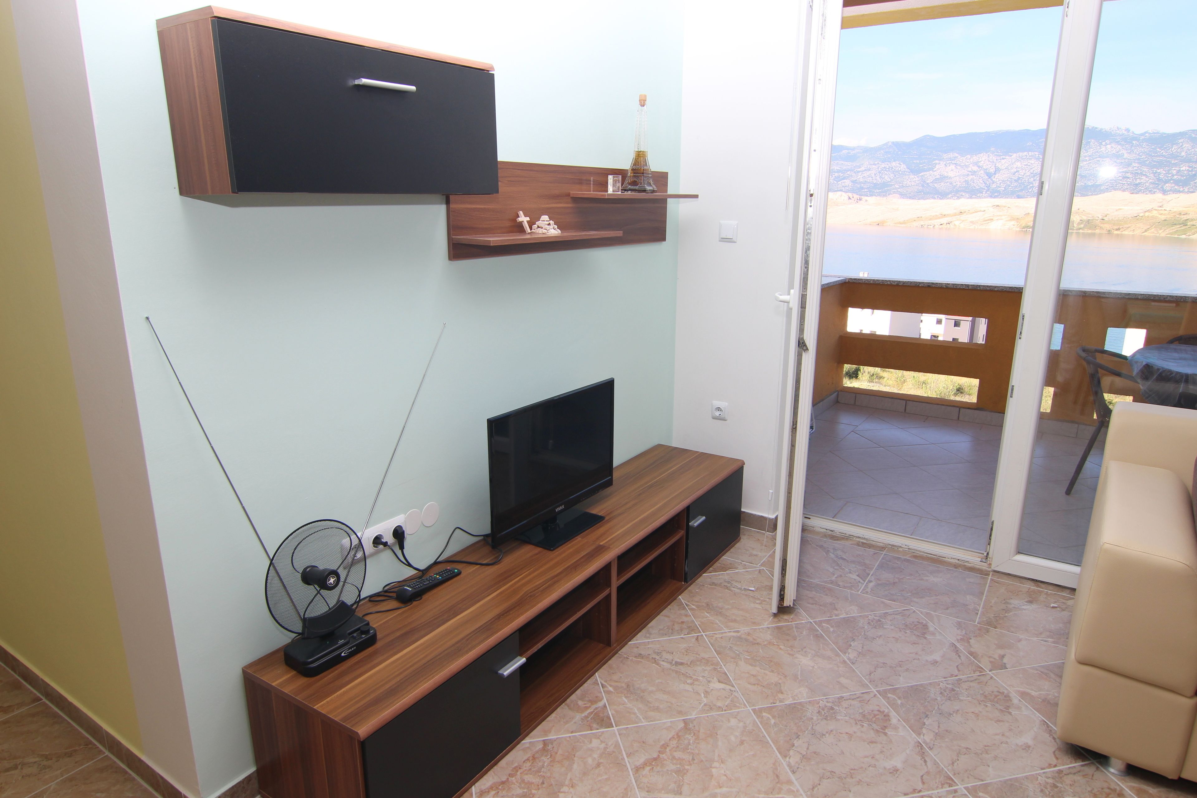 A3; 2 bedrooms & 2 bathrooms apartment | Living area | 80-cm flat-screen TV with satellite channels, TV