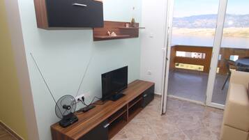 A3; 2 bedrooms & 2 bathrooms apartment | Living area | 80-cm flat-screen TV with satellite channels, TV