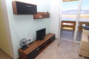 A3; 2 bedrooms & 2 bathrooms apartment | Living area | 80-cm flat-screen TV with satellite channels, TV - Apartments Ljubic (Pag)