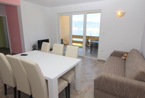 A4; 2 bedrooms & 2 bathrooms apartment | In-room dining - Apartments Ljubic (Pag)