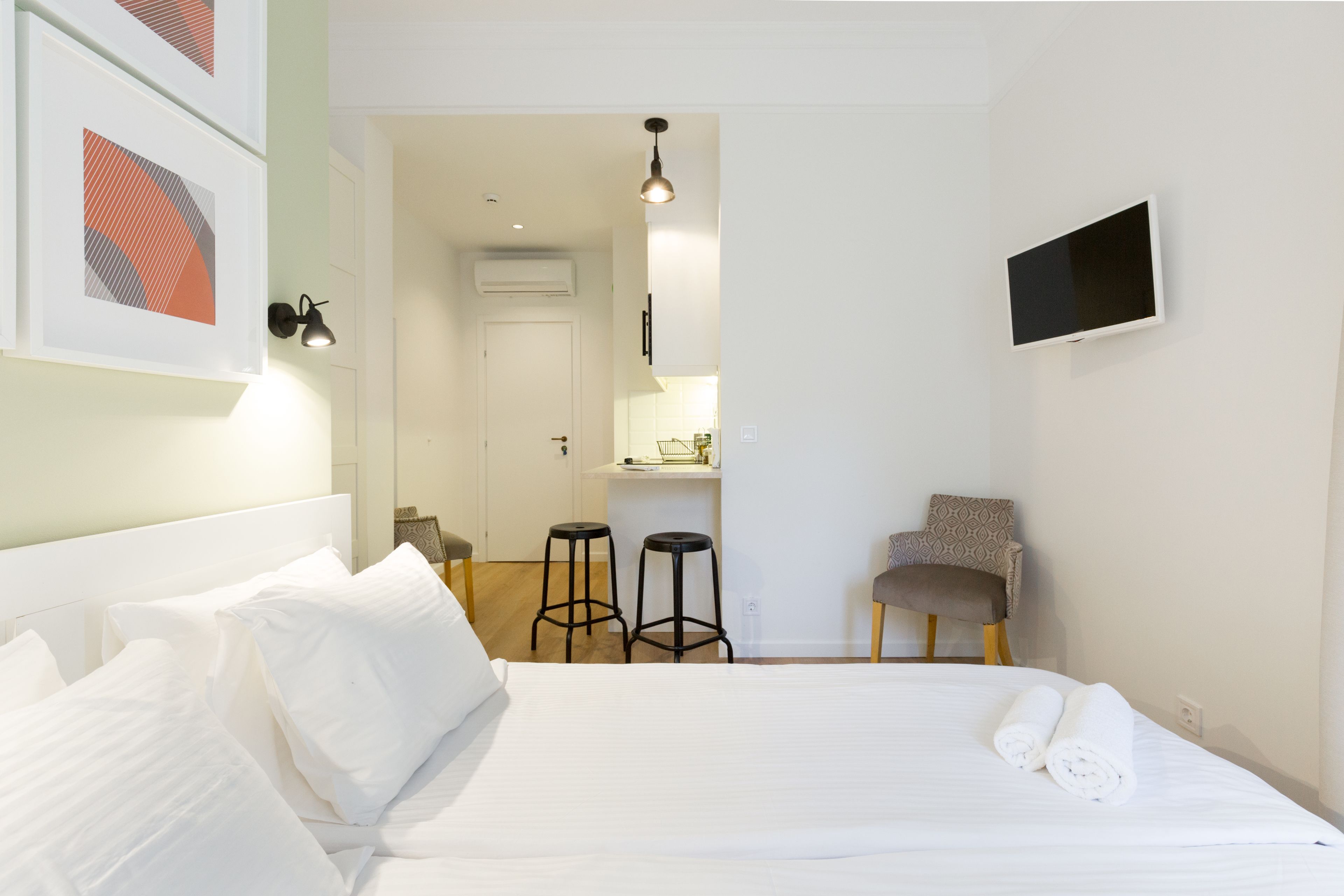 Premier Apartment, 1 Queen Bed, Non Smoking, Garden View | Premium bedding, blackout drapes, iron/ironing board, free WiFi