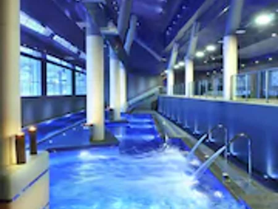 Sauna, hot tub, steam room, hot springs/mineral springs