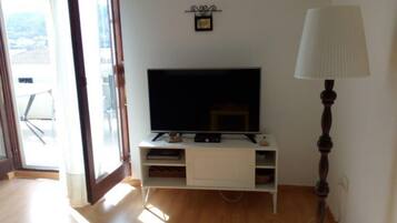 Apartment, 1 Schlafzimmer | Wohnbereich | Flachbildfernseher