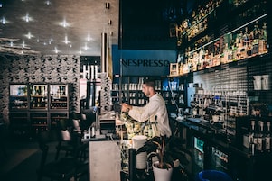 Bar (en el alojamiento)