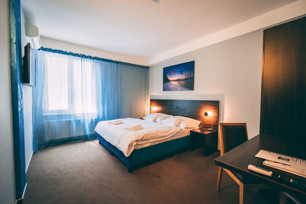 In-room safe, desk, soundproofing, iron/ironing board