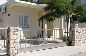 Property entrance - Apartment Anja (Pag)