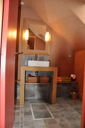 Camera doppia (Les Bouleaux) | Bagno | Doccia, set di cortesia gratuito, asciugacapelli, asciugamani