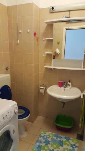 Apartment, 1 Bedroom | Bathroom