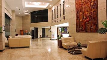 Coin salon dans le hall