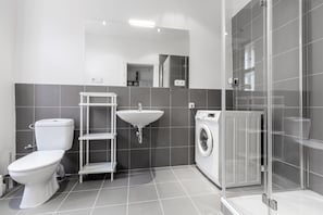 Exclusive Apartment, Multiple Beds, Non Smoking, City View | Bathroom