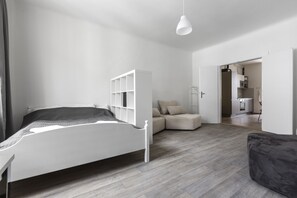 5 bedrooms, premium bedding, Select Comfort beds, blackout curtains - Premier Apartment Old Town Hradebni (Prague)