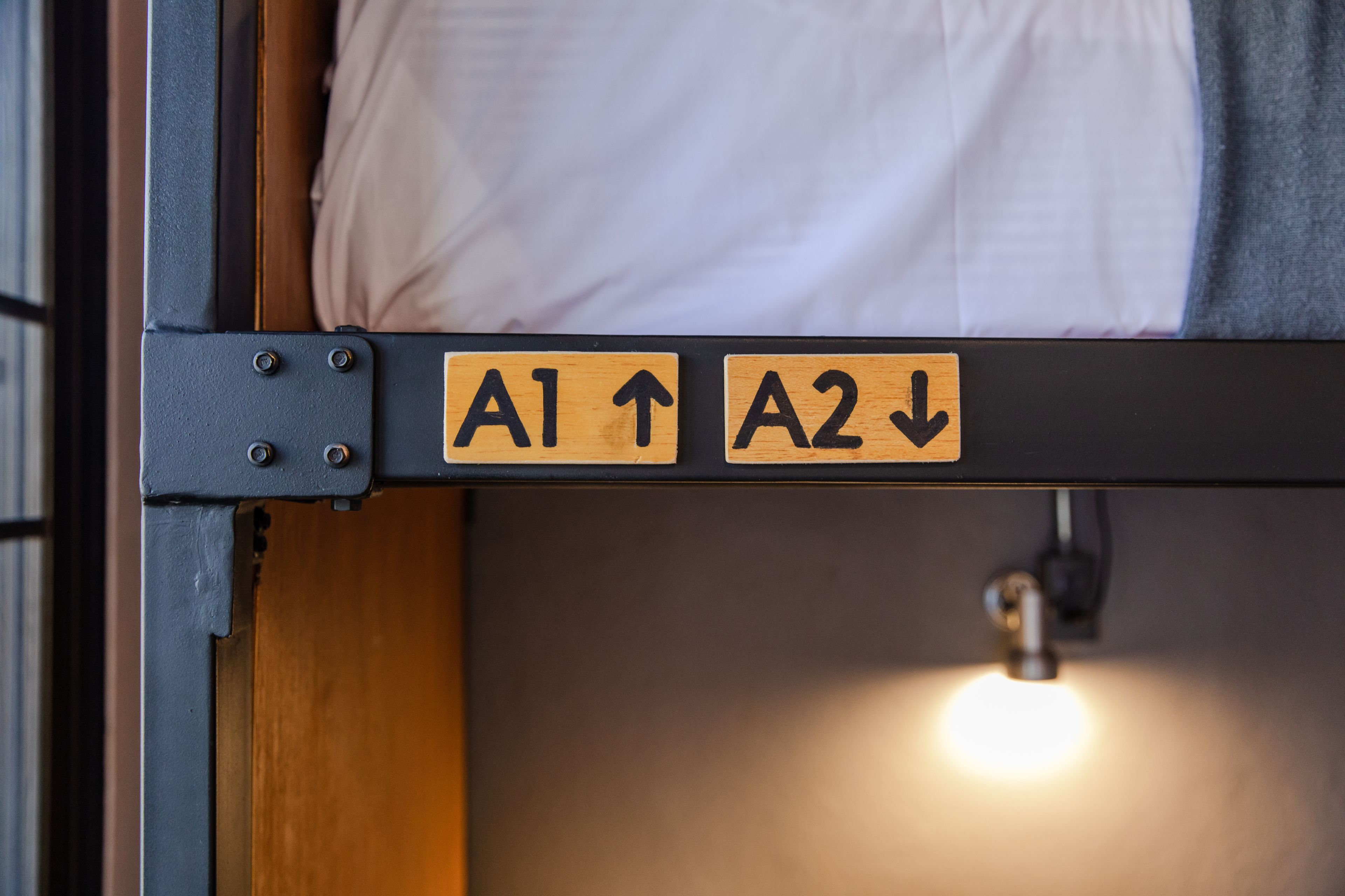 1 Person in 4-Bed Dormitory - Female Only | Escritorio, cortinas blackout y tabla de planchar con plancha 