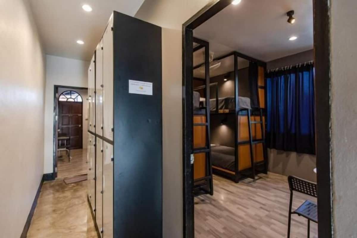 Individuell dekoriert, individuell eingerichtet, Schreibtisch