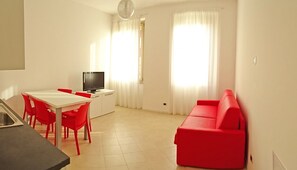 Télévision à écran plat de 30 cm avec chaînes par satellite