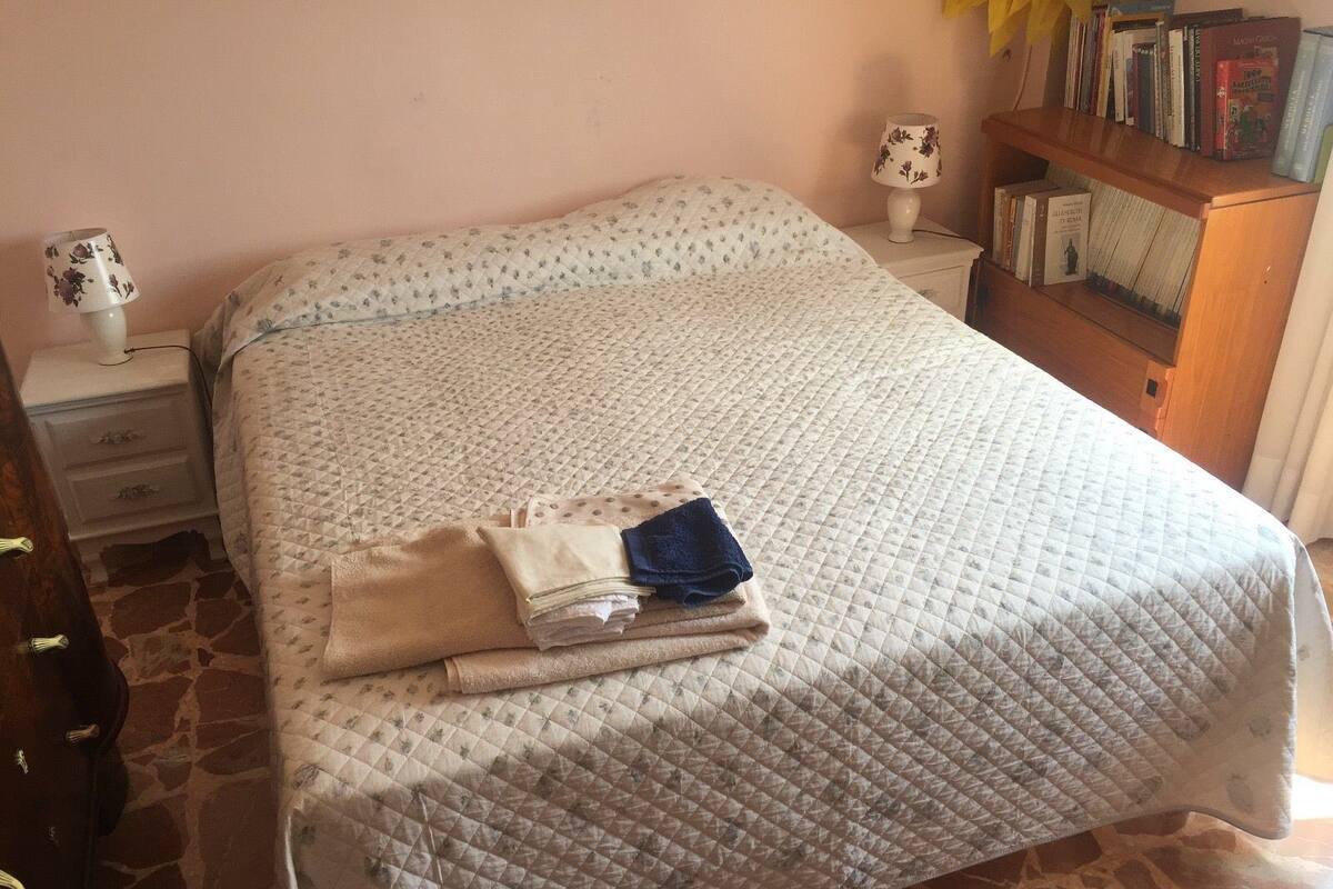 Habitación, 1 cama doble, no fumadores | Cortinas opacas, tabla de planchar con plancha, wifi gratis