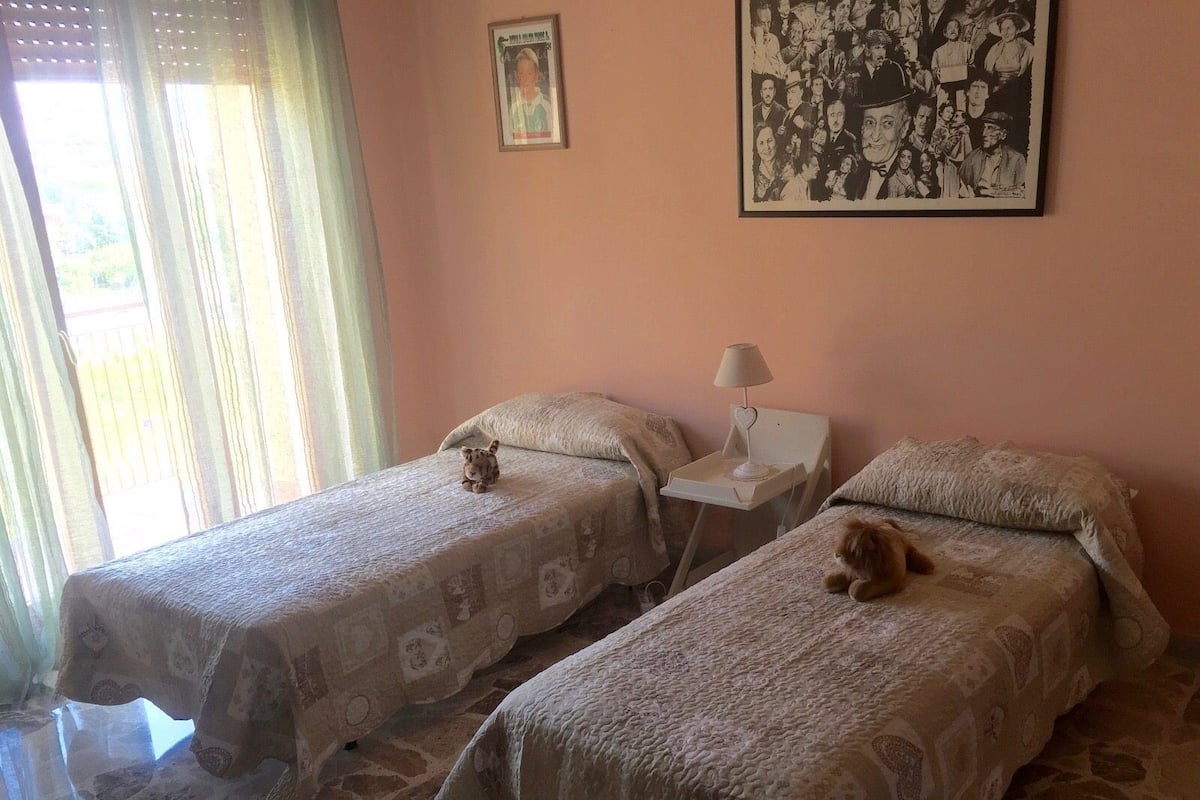 Chambre, plusieurs lits, non-fumeurs | Rideaux occultants, fer et planche à repasser, Wi-Fi gratuit