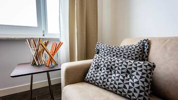 Superior-Apartment | Zimmersafe, Schreibtisch, Verdunkelungsvorhänge, schallisolierte Zimmer