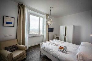 Superior Apartment | In-room safe, desk, blackout drapes, soundproofing