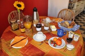 Free daily continental breakfast