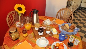 Breakfast meal - Le Refuge Renoir (Chambery)