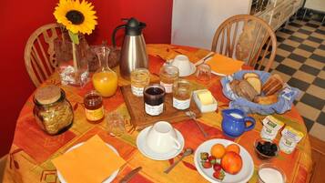 Free daily continental breakfast