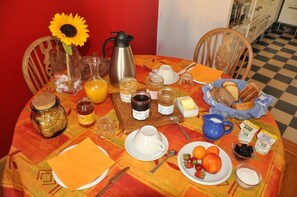 Desayuno continental incluido todos los días