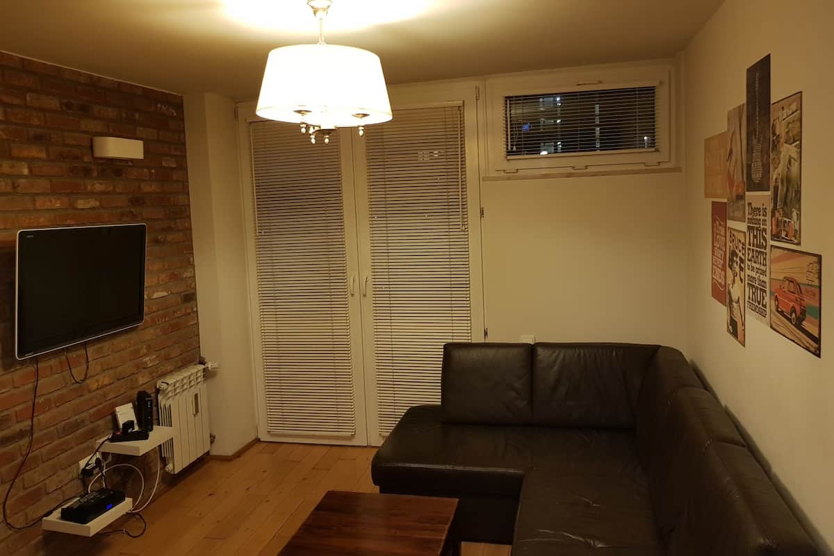 Appartamento, 1 camera da letto (Ul. Grzybowska 16/22) | 3 camere, ferro/asse da stiro, Wi-Fi gratuito, lenzuola