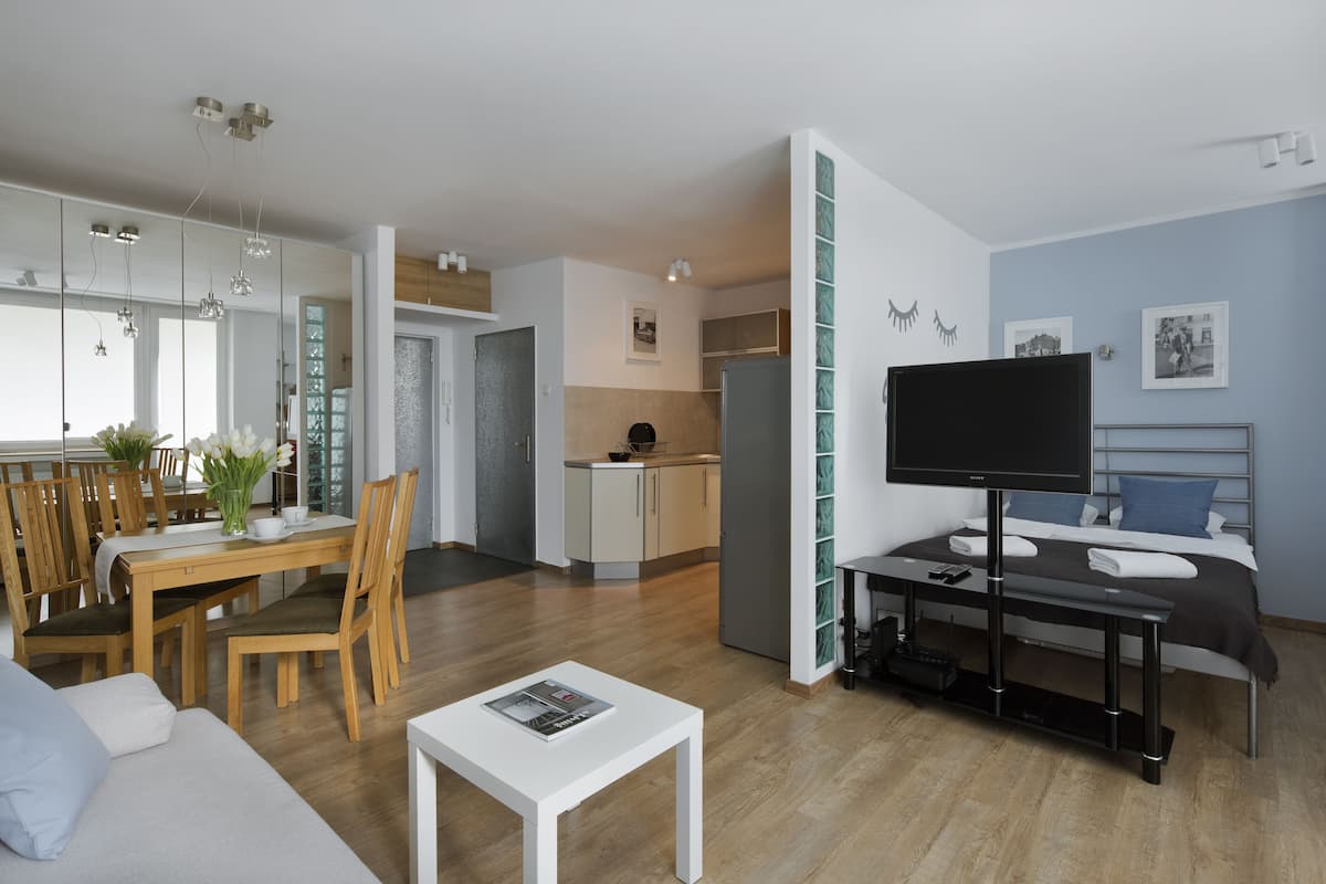 Appartamento (Al. Solidarnosci 68) | Area soggiorno | TV