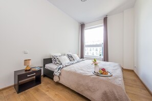 Economy Apartment | Desk, soundproofing, iron/ironing board, free WiFi - P&O Apartments Obozowa (Warsaw)