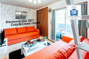 Apartment | Living area | Flat-screen TV