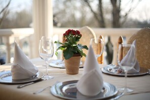 Buffet déjeuner (10 EUR par personne)