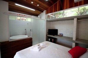 Exclusive Room, 1 Queen Bed, Bathtub, Garden View | Minibar, blackout drapes, soundproofing, cribs (surcharge) - Chácara Andó Bed & Breakfast (Aguas de Santa Barbara)