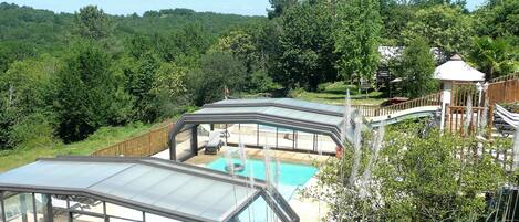 Indoor pool, 2 outdoor pools, pool loungers