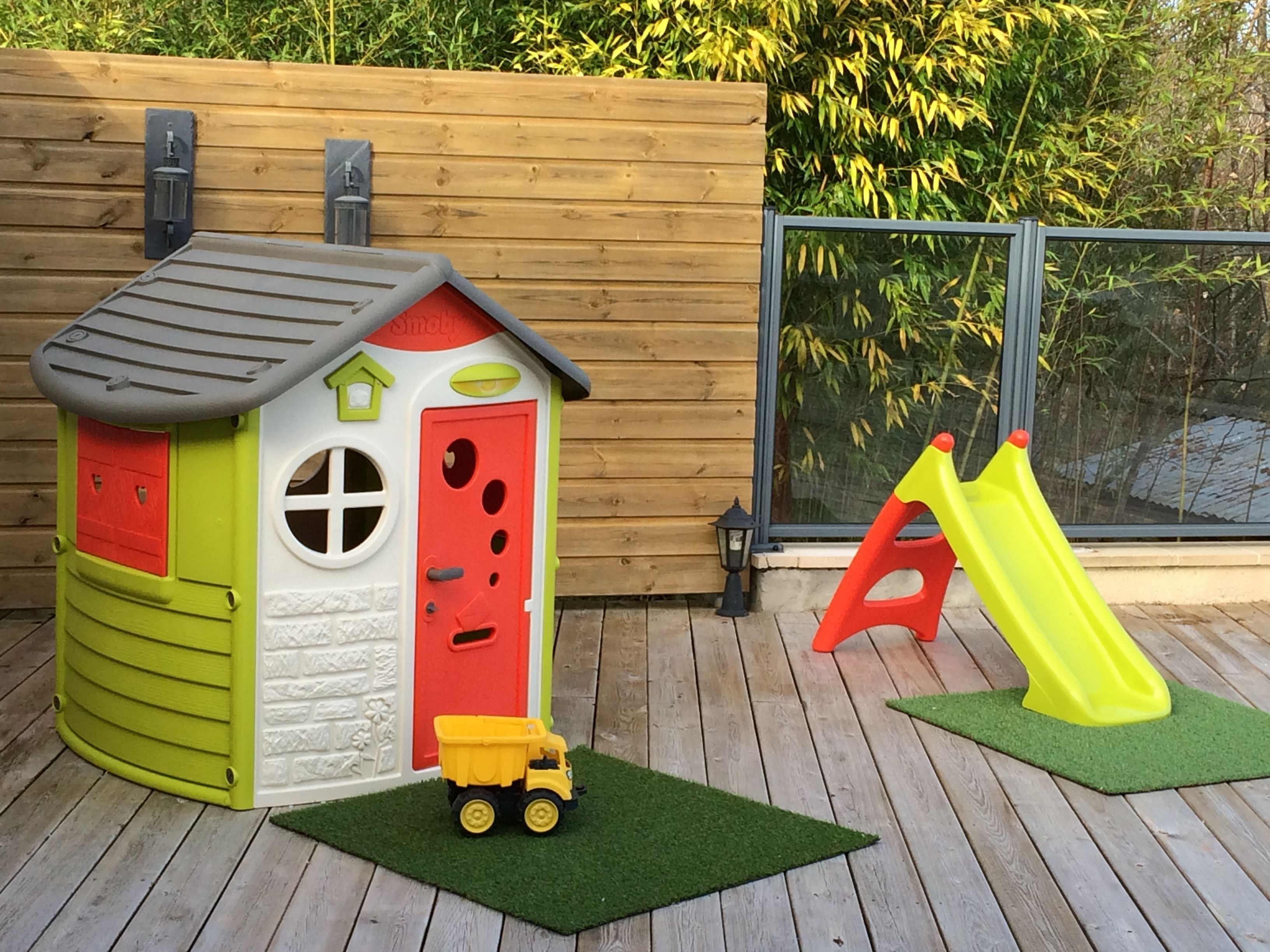 Children’s play area – outdoor