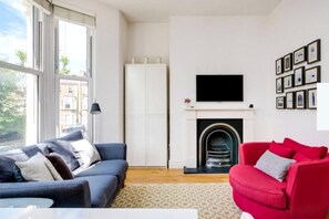 Apartment (1 Bedroom) | Living room | TV