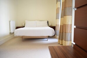 Leilighet (1 Bedroom) | 1 soverom, strykejern/-brett og wi-fi (inkludert)