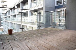 Apartment (1 Bedroom) | Balkon