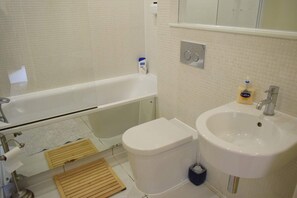 Leilighet (1 Bedroom) | Bad | Separat badekar og dusj og toalettartikler (inkludert)