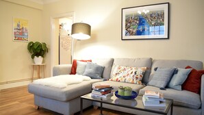 Apartment (1 Bedroom) | Wohnzimmer