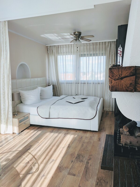 Penthouse, 3 Bedrooms, Lake View