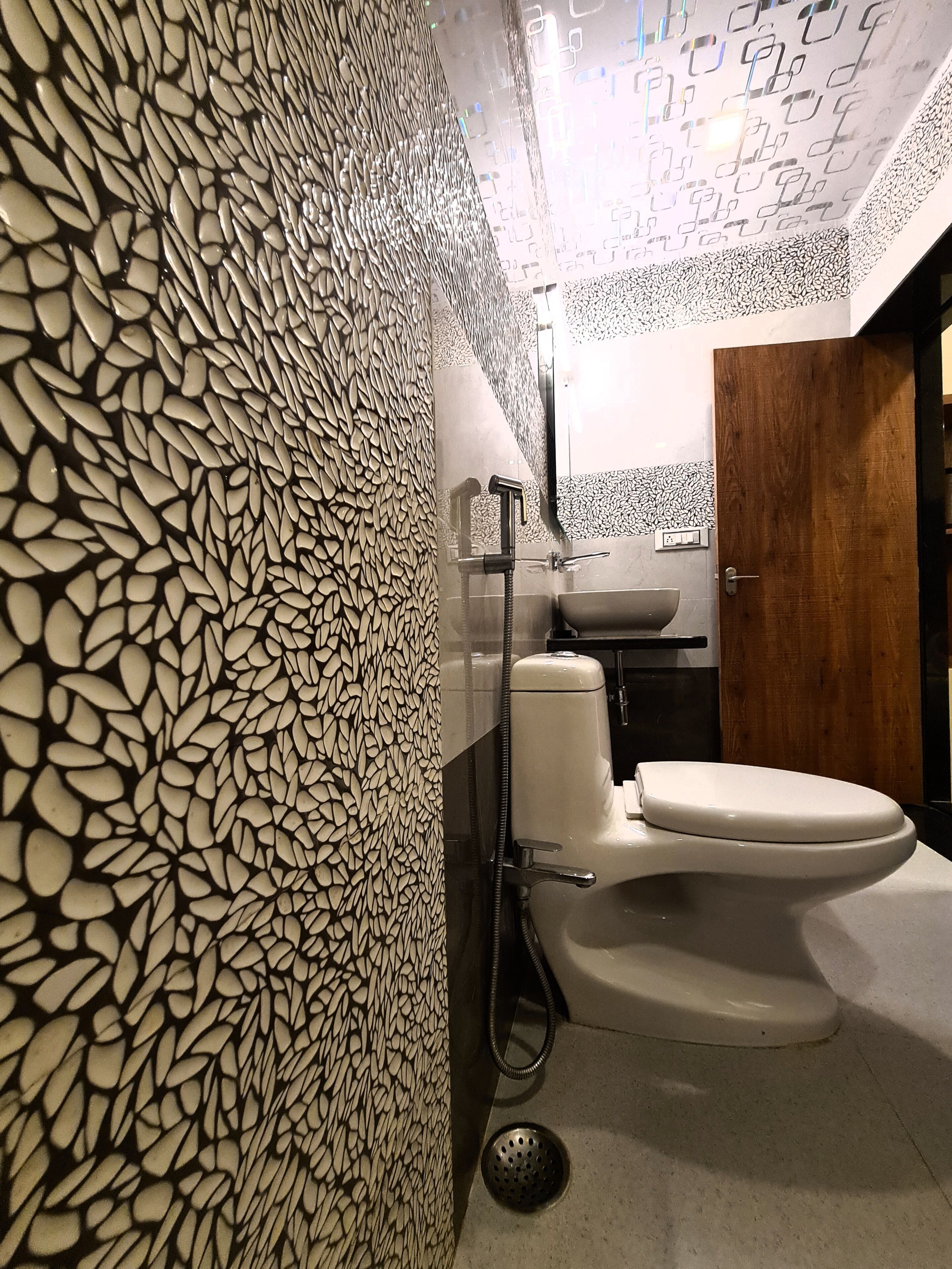 11 bedrooms, premium bedding, memory-foam beds, soundproofing