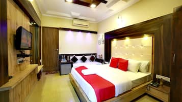 GOLDEN PREMIER (HILL- PALM FACING/COMMON BALCONY) | 11 bedrooms, premium bedding, memory foam beds, soundproofing