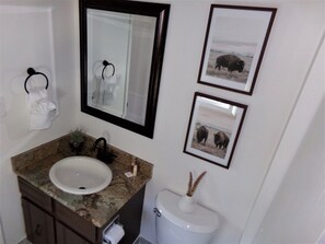 Condo, Multiple Beds, Mountain View (Blue River Condos 3 Bed 2 Bath BRLR) | Bathroom | Combined shower/tub, free toiletries, hair dryer, towels