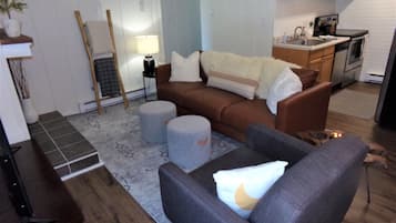 Condo, Multiple Beds, Mountain View (Blue River Condos 3 Bed 2 Bath BRLR) | Living room | Flat-screen TV, fireplace