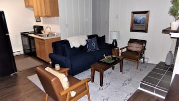 Condo, varias camas (Blue River Condos 3 Bed 2 Bath BRCR) | 3 habitaciones, decoración personalizada y muebles diferentes