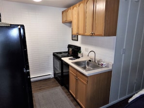 Full-sized fridge, microwave, oven, stovetop - Blue River Condos 3 Bed 2 Bath (Breckenridge)