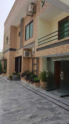 Exterior - The King Hotel (Multan)