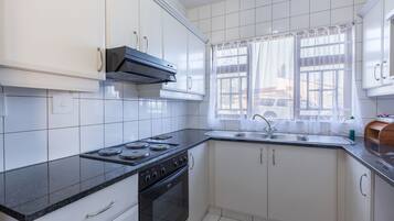 Dúplex, 3 habitaciones, vista al océano | Cocina privada | Refrigerador con congelador, microondas, horno y parrilla de estufa