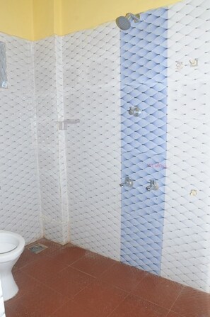 Doccia, soffione a pioggia, asciugamani
