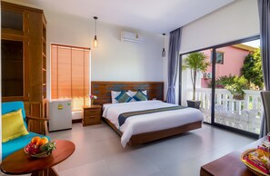 5 habitaciones, caja de seguridad en la habitación y escritorio